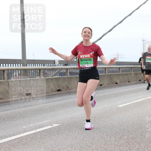 03.10.2025 - Köhlbrandbrückenlauf Lena Gebhardt http://msf.ph/oto/9201809 03.10.2025 15:47:02 Position 2 7203 meine-sportfotos.de
