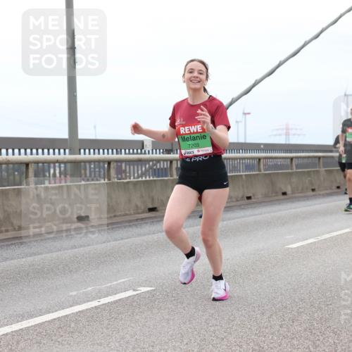 03.10.2025 - Köhlbrandbrückenlauf Lena Gebhardt http://msf.ph/oto/9201811 03.10.2025 15:47:02 Position 2 7203 meine-sportfotos.de
