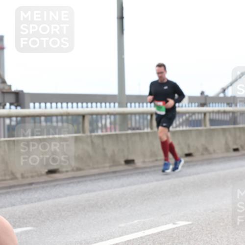 03.10.2025 - Köhlbrandbrückenlauf Lena Gebhardt http://msf.ph/oto/9201812 03.10.2025 15:47:03 Position 2  meine-sportfotos.de