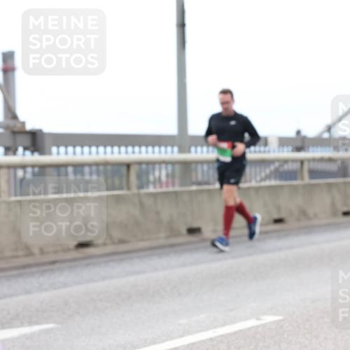 03.10.2025 - Köhlbrandbrückenlauf Lena Gebhardt http://msf.ph/oto/9201814 03.10.2025 15:47:03 Position 2  meine-sportfotos.de