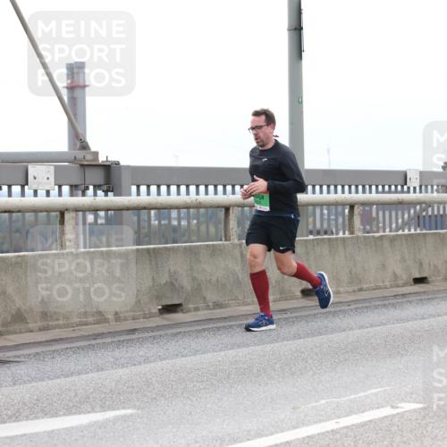 03.10.2025 - Köhlbrandbrückenlauf Lena Gebhardt http://msf.ph/oto/9201815 03.10.2025 15:47:04 Position 2  meine-sportfotos.de