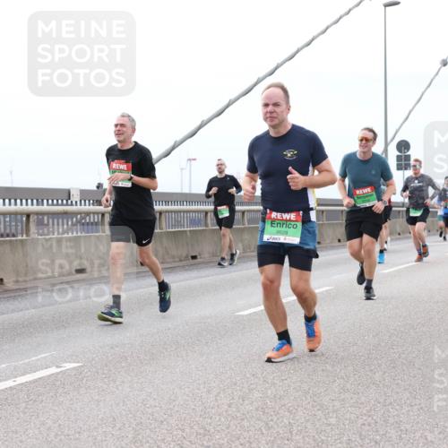 03.10.2025 - Köhlbrandbrückenlauf Lena Gebhardt http://msf.ph/oto/9201816 03.10.2025 15:47:05 Position 2 9628 meine-sportfotos.de