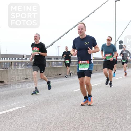 03.10.2025 - Köhlbrandbrückenlauf Lena Gebhardt http://msf.ph/oto/9201817 03.10.2025 15:47:05 Position 2 9628 meine-sportfotos.de