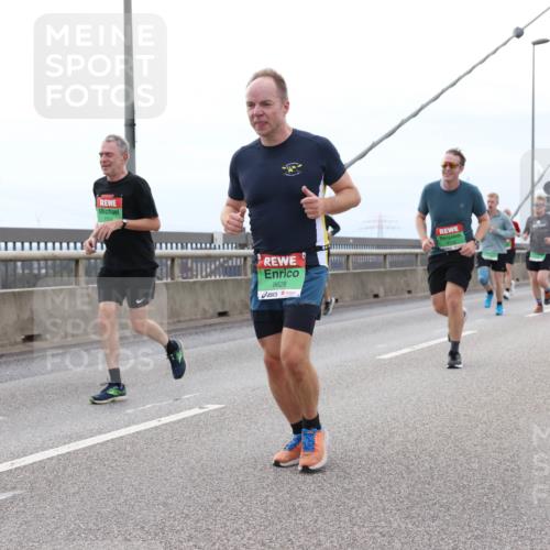 03.10.2025 - Köhlbrandbrückenlauf Lena Gebhardt http://msf.ph/oto/9201821 03.10.2025 15:47:05 Position 2 7330, 9628 meine-sportfotos.de
