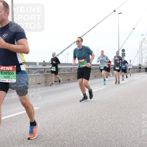 03.10.2025 - Köhlbrandbrückenlauf Lena Gebhardt http://msf.ph/oto/9201822 03.10.2025 15:47:06 Position 2 7330, 9628 meine-sportfotos.de
