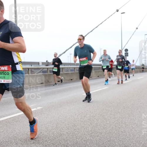 03.10.2025 - Köhlbrandbrückenlauf Lena Gebhardt http://msf.ph/oto/9201823 03.10.2025 15:47:06 Position 2 9628 meine-sportfotos.de