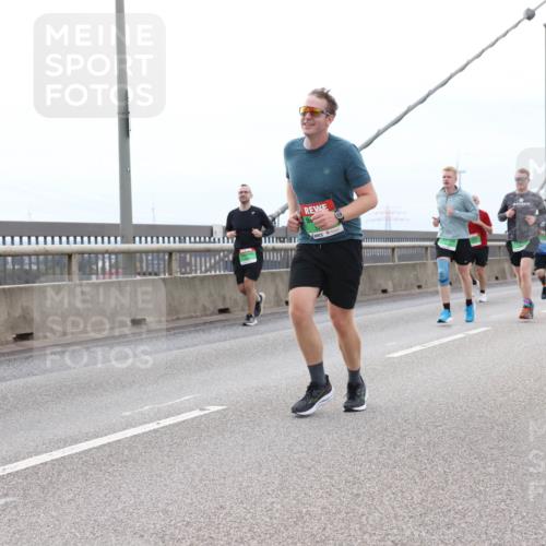 03.10.2025 - Köhlbrandbrückenlauf Lena Gebhardt http://msf.ph/oto/9201824 03.10.2025 15:47:06 Position 2  meine-sportfotos.de