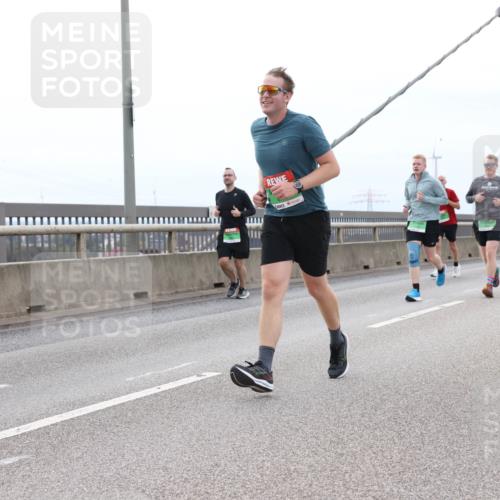 03.10.2025 - Köhlbrandbrückenlauf Lena Gebhardt http://msf.ph/oto/9201826 03.10.2025 15:47:06 Position 2  meine-sportfotos.de