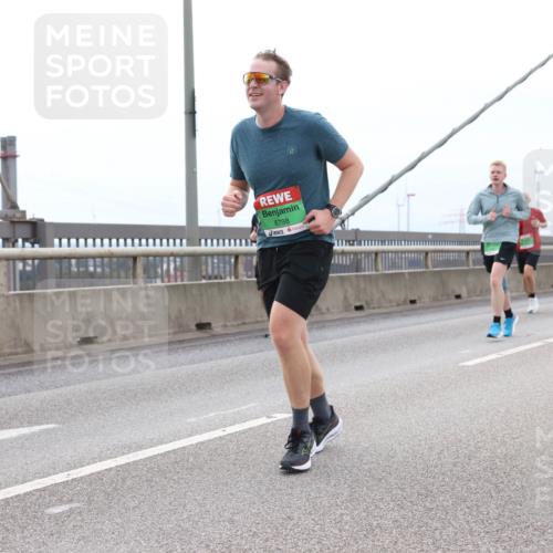 03.10.2025 - Köhlbrandbrückenlauf Lena Gebhardt http://msf.ph/oto/9201827 03.10.2025 15:47:07 Position 2 8798 meine-sportfotos.de