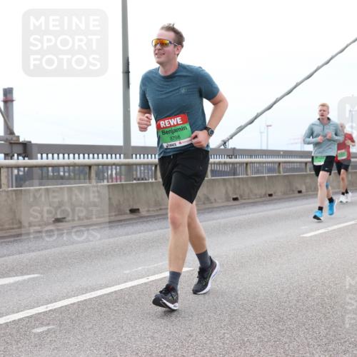 03.10.2025 - Köhlbrandbrückenlauf Lena Gebhardt http://msf.ph/oto/9201828 03.10.2025 15:47:07 Position 2 8798 meine-sportfotos.de