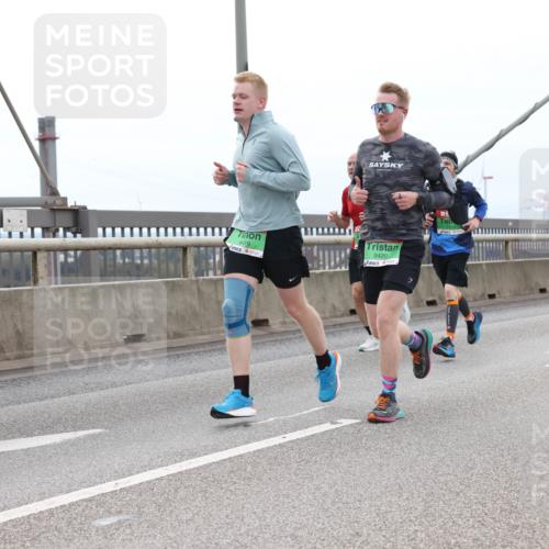 03.10.2025 - Köhlbrandbrückenlauf Lena Gebhardt http://msf.ph/oto/9201836 03.10.2025 15:47:09 Position 2 9419, 9420 meine-sportfotos.de