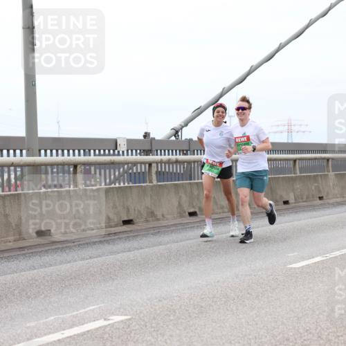 03.10.2025 - Köhlbrandbrückenlauf Lena Gebhardt http://msf.ph/oto/9201844 03.10.2025 15:47:12 Position 2 91, 8110 meine-sportfotos.de