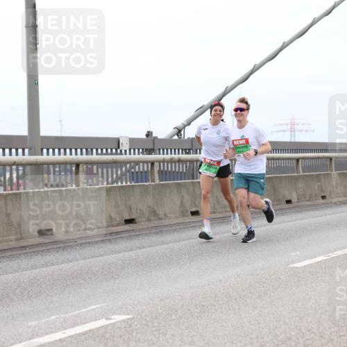 03.10.2025 - Köhlbrandbrückenlauf Lena Gebhardt http://msf.ph/oto/9201845 03.10.2025 15:47:12 Position 2 91, 8110, 8005 meine-sportfotos.de