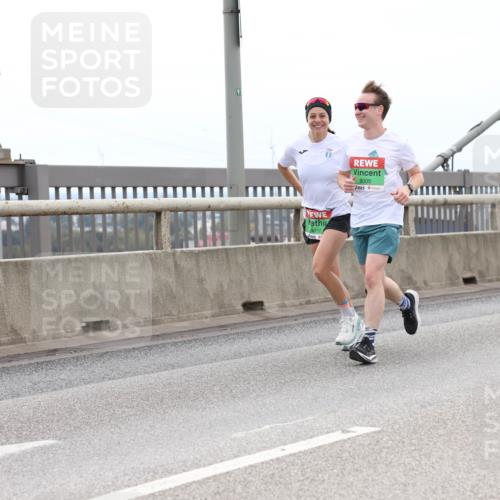 03.10.2025 - Köhlbrandbrückenlauf Lena Gebhardt http://msf.ph/oto/9201849 03.10.2025 15:47:13 Position 2 8110, 8005 meine-sportfotos.de