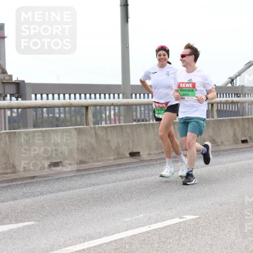 03.10.2025 - Köhlbrandbrückenlauf Lena Gebhardt http://msf.ph/oto/9201850 03.10.2025 15:47:13 Position 2 8110, 8005 meine-sportfotos.de