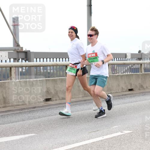 03.10.2025 - Köhlbrandbrückenlauf Lena Gebhardt http://msf.ph/oto/9201851 03.10.2025 15:47:13 Position 2 8005, 8110 meine-sportfotos.de