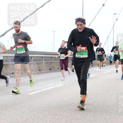 03.10.2025 - Köhlbrandbrückenlauf Lena Gebhardt http://msf.ph/oto/9201856 03.10.2025 15:47:15 Position 2 7613, 7566, 7559 meine-sportfotos.de