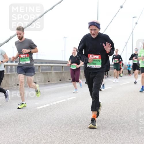 03.10.2025 - Köhlbrandbrückenlauf Lena Gebhardt http://msf.ph/oto/9201857 03.10.2025 15:47:15 Position 2 7566, 7559 meine-sportfotos.de