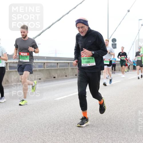 03.10.2025 - Köhlbrandbrückenlauf Lena Gebhardt http://msf.ph/oto/9201858 03.10.2025 15:47:16 Position 2 7566, 7613, 7559 meine-sportfotos.de
