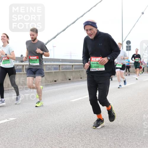 03.10.2025 - Köhlbrandbrückenlauf Lena Gebhardt http://msf.ph/oto/9201860 03.10.2025 15:47:16 Position 2 7566, 7559 meine-sportfotos.de