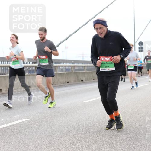03.10.2025 - Köhlbrandbrückenlauf Lena Gebhardt http://msf.ph/oto/9201861 03.10.2025 15:47:16 Position 2 7566, 7559 meine-sportfotos.de