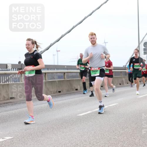 03.10.2025 - Köhlbrandbrückenlauf Lena Gebhardt http://msf.ph/oto/9201863 03.10.2025 15:47:17 Position 2 7161, 7469, 7615 meine-sportfotos.de