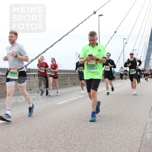 03.10.2025 - Köhlbrandbrückenlauf Lena Gebhardt http://msf.ph/oto/9201865 03.10.2025 15:47:19 Position 2 7469, 7615 meine-sportfotos.de