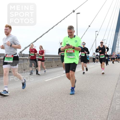 03.10.2025 - Köhlbrandbrückenlauf Lena Gebhardt http://msf.ph/oto/9201866 03.10.2025 15:47:19 Position 2 7469, 7615 meine-sportfotos.de