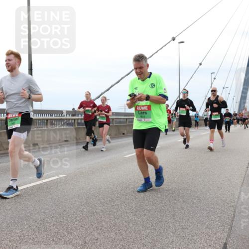 03.10.2025 - Köhlbrandbrückenlauf Lena Gebhardt http://msf.ph/oto/9201867 03.10.2025 15:47:19 Position 2 7615 meine-sportfotos.de