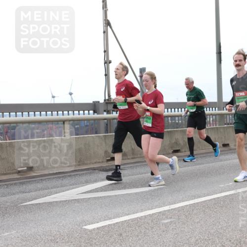 03.10.2025 - Köhlbrandbrückenlauf Lena Gebhardt http://msf.ph/oto/9201873 03.10.2025 15:47:21 Position 2  meine-sportfotos.de