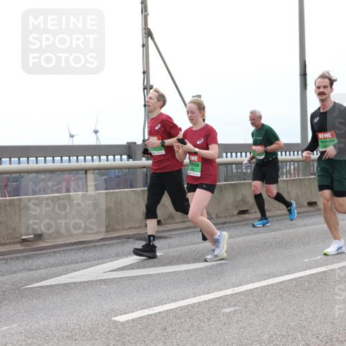 03.10.2025 - Köhlbrandbrückenlauf Lena Gebhardt http://msf.ph/oto/9201874 03.10.2025 15:47:21 Position 2 8541 meine-sportfotos.de