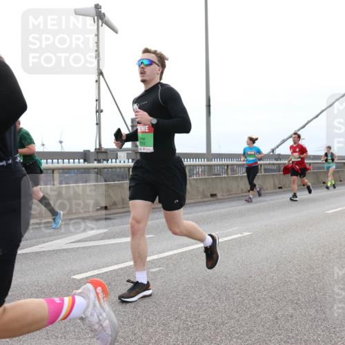 03.10.2025 - Köhlbrandbrückenlauf Lena Gebhardt http://msf.ph/oto/9201881 03.10.2025 15:47:22 Position 2 753, 710 meine-sportfotos.de