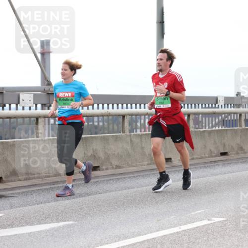 03.10.2025 - Köhlbrandbrückenlauf Lena Gebhardt http://msf.ph/oto/9201884 03.10.2025 15:47:24 Position 2 8979, 8982 meine-sportfotos.de