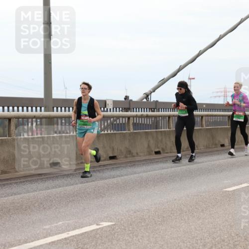 03.10.2025 - Köhlbrandbrückenlauf Lena Gebhardt http://msf.ph/oto/9201885 03.10.2025 15:47:24 Position 2 9341 meine-sportfotos.de