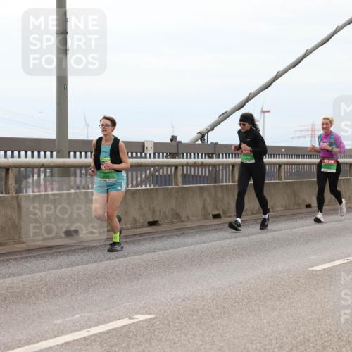 03.10.2025 - Köhlbrandbrückenlauf Lena Gebhardt http://msf.ph/oto/9201886 03.10.2025 15:47:24 Position 2 9341 meine-sportfotos.de