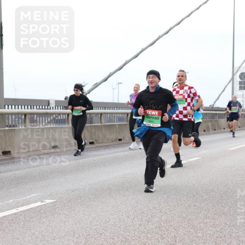 03.10.2025 - Köhlbrandbrückenlauf Lena Gebhardt http://msf.ph/oto/9201887 03.10.2025 15:47:25 Position 2 9341 meine-sportfotos.de