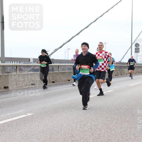03.10.2025 - Köhlbrandbrückenlauf Lena Gebhardt http://msf.ph/oto/9201888 03.10.2025 15:47:25 Position 2 9341 meine-sportfotos.de