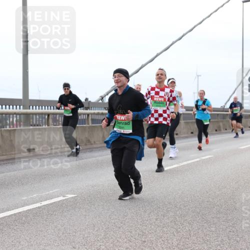 03.10.2025 - Köhlbrandbrückenlauf Lena Gebhardt http://msf.ph/oto/9201889 03.10.2025 15:47:25 Position 2  meine-sportfotos.de