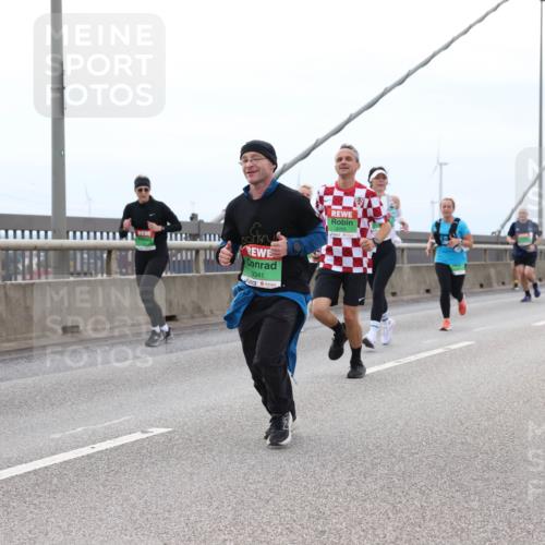 03.10.2025 - Köhlbrandbrückenlauf Lena Gebhardt http://msf.ph/oto/9201890 03.10.2025 15:47:25 Position 2 9341 meine-sportfotos.de