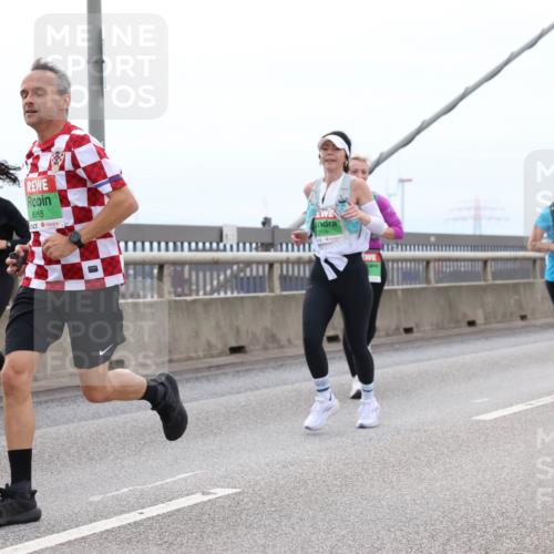 03.10.2025 - Köhlbrandbrückenlauf Lena Gebhardt http://msf.ph/oto/9201894 03.10.2025 15:47:26 Position 2 8265, 201 meine-sportfotos.de
