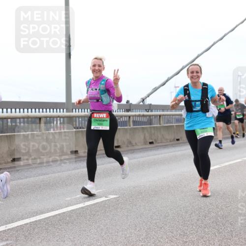 03.10.2025 - Köhlbrandbrückenlauf Lena Gebhardt http://msf.ph/oto/9201902 03.10.2025 15:47:28 Position 2 201, 3, 9200, 9202, 7339 meine-sportfotos.de