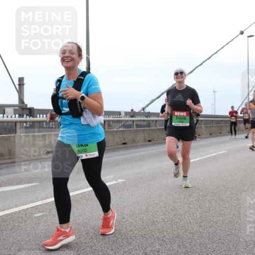 03.10.2025 - Köhlbrandbrückenlauf Lena Gebhardt http://msf.ph/oto/9201907 03.10.2025 15:47:29 Position 2 9200, 9202, 7339 meine-sportfotos.de