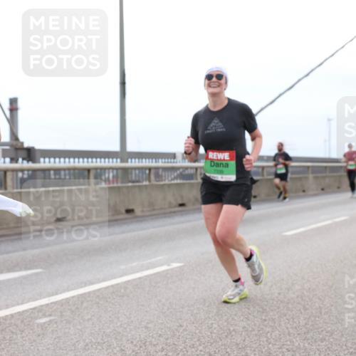 03.10.2025 - Köhlbrandbrückenlauf Lena Gebhardt http://msf.ph/oto/9201909 03.10.2025 15:47:29 Position 2 7339 meine-sportfotos.de