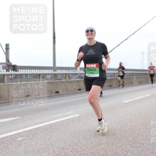 03.10.2025 - Köhlbrandbrückenlauf Lena Gebhardt http://msf.ph/oto/9201910 03.10.2025 15:47:29 Position 2 7339 meine-sportfotos.de