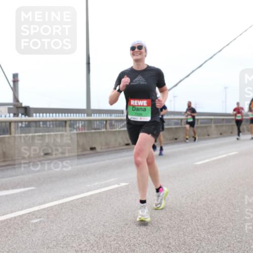 03.10.2025 - Köhlbrandbrückenlauf Lena Gebhardt http://msf.ph/oto/9201911 03.10.2025 15:47:29 Position 2 7339 meine-sportfotos.de