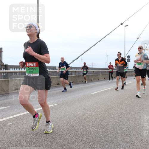 03.10.2025 - Köhlbrandbrückenlauf Lena Gebhardt http://msf.ph/oto/9201912 03.10.2025 15:47:29 Position 2 7339 meine-sportfotos.de