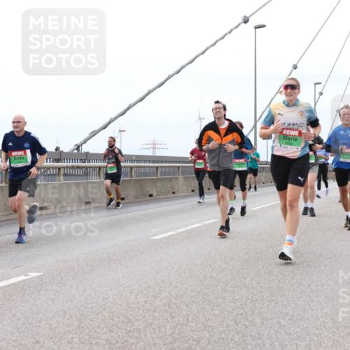03.10.2025 - Köhlbrandbrückenlauf Lena Gebhardt http://msf.ph/oto/9201914 03.10.2025 15:47:30 Position 2 7654 meine-sportfotos.de