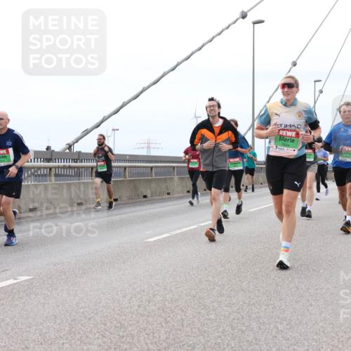 03.10.2025 - Köhlbrandbrückenlauf Lena Gebhardt http://msf.ph/oto/9201915 03.10.2025 15:47:30 Position 2 7654, 7476 meine-sportfotos.de