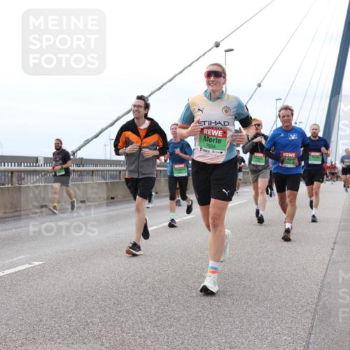 03.10.2025 - Köhlbrandbrückenlauf Lena Gebhardt http://msf.ph/oto/9201917 03.10.2025 15:47:31 Position 2 7654 meine-sportfotos.de