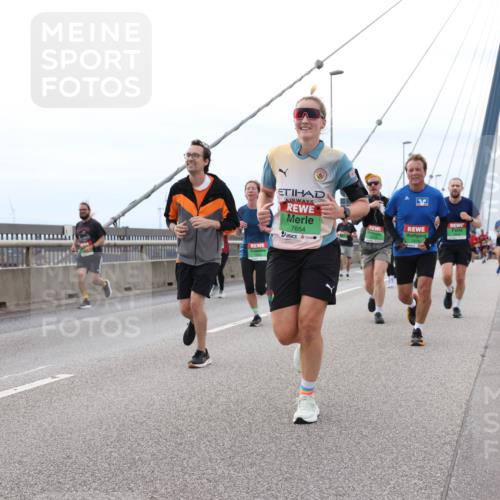 03.10.2025 - Köhlbrandbrückenlauf Lena Gebhardt http://msf.ph/oto/9201919 03.10.2025 15:47:31 Position 2 7654, 7476 meine-sportfotos.de